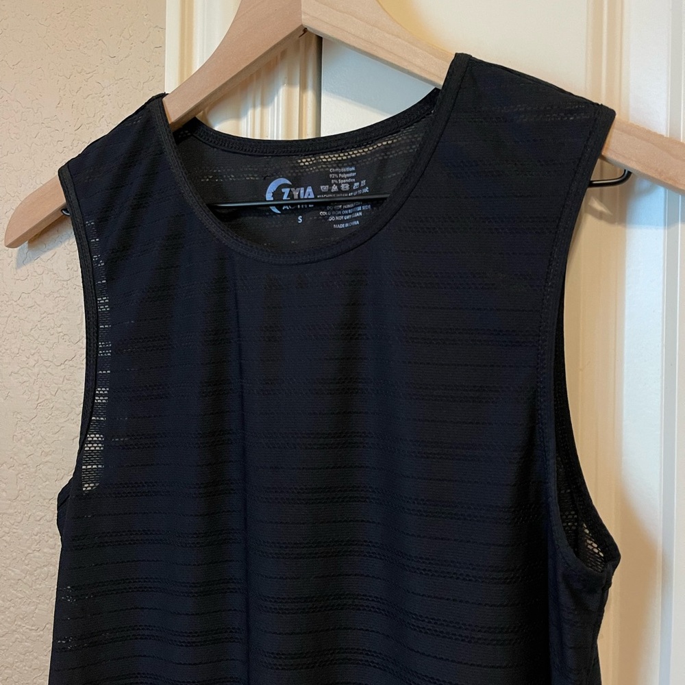 SOLD 🚫Zyia Black Luxe Muscle Tank - Picture 4 of 8